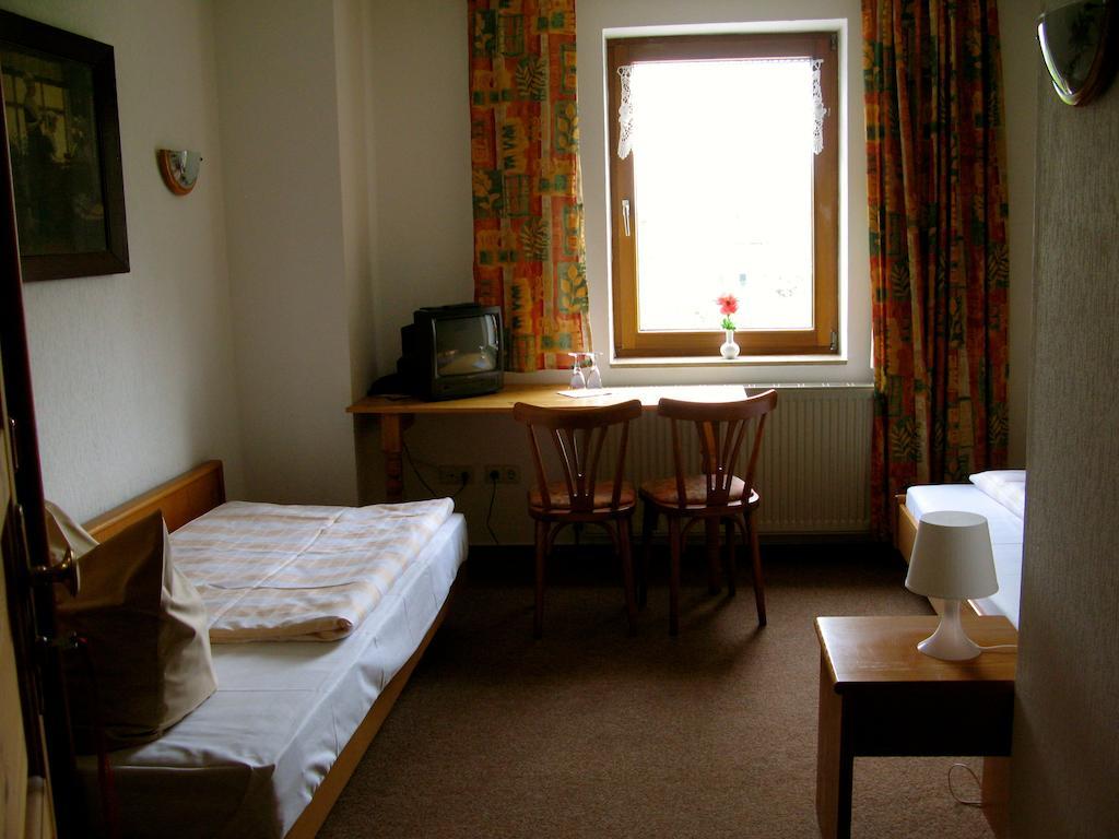 Landhotel Goldener Becher Limabach - Oberfrohna Quarto foto